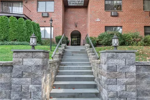 4 Briarcliff Dr S #41, Ossining, NY 10562