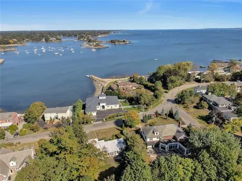 40 Echo Bay Dr, New Rochelle, NY 10805