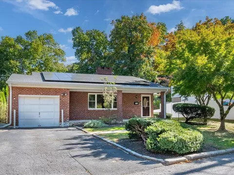 158 Princeton Dr, Greenburgh, NY 10530