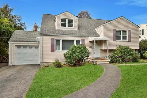 26 Galloway Ln, Mount Pleasant, NY 10595