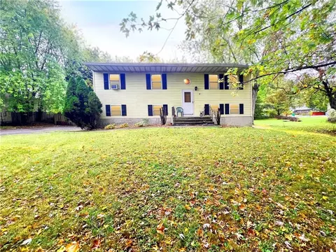 833 Dutchess Tpke, Arlington, NY 12603