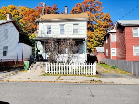 3 Spring St, Middletown, NY 10940