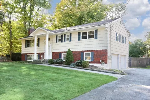 6 Bruce Ct, Ramapo, NY 10901