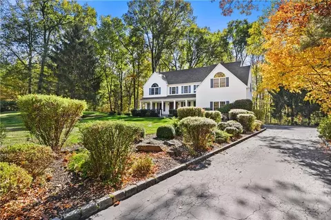4 Jonathan Rd, Cortlandt, NY 10567