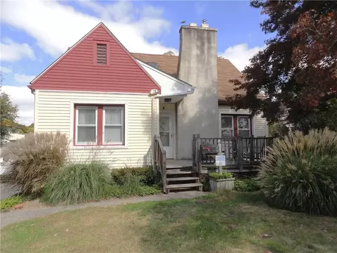 51 Lindbergh Pl, Arlington, NY 12603