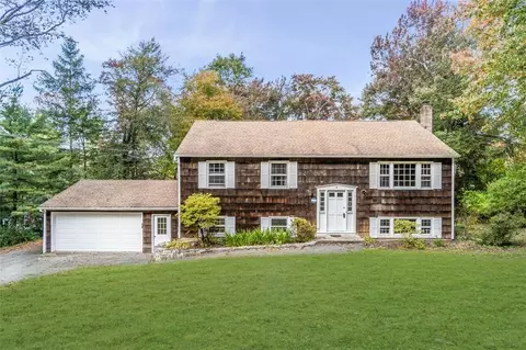 18 Orange Dr, Mahopac, NY 10541
