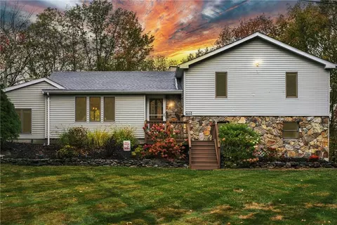 13 Birch Dr, Pleasant Valley, NY 12569