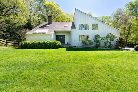 25 Highview Rd, Pound Ridge, NY 10576