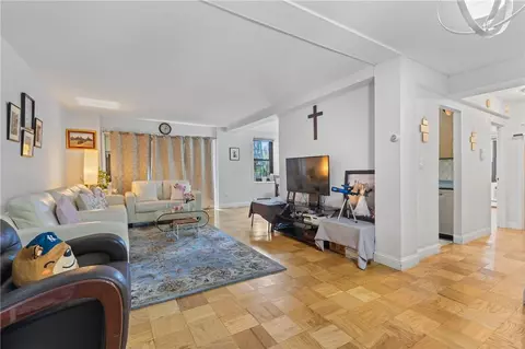 25 Stewart Pl #216, Mount Kisco, NY 10549