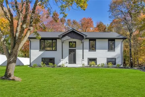 21 Lenny Ct, Wappinger, NY 12590