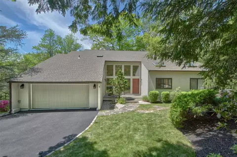 7 High Point Cir, New Castle, NY 10514