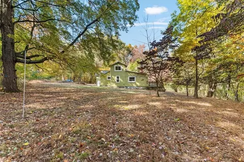 70 Meadowbrook Ln, New Windsor, NY 12553
