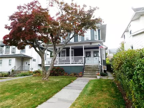 31 Meadow Ln, New Rochelle, NY 10805