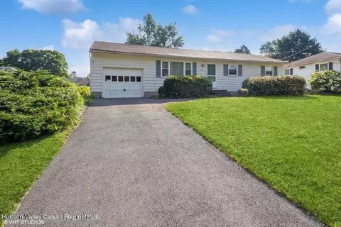 18 Spring Lake Dr, Kingston, NY 12401