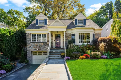 49 Rockwood Dr, Larchmont, NY 10538