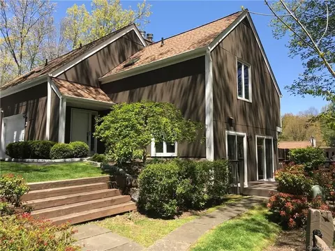 2 Timberland Pass, Mount Pleasant, NY 10514