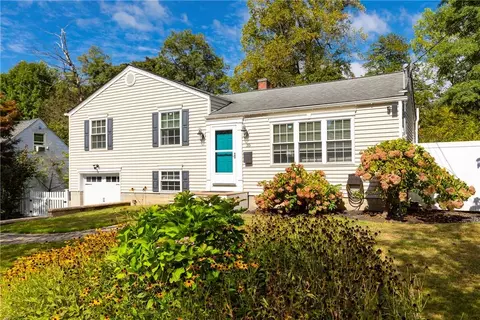 35 Sharon Dr, Poughkeepsie, NY 12601