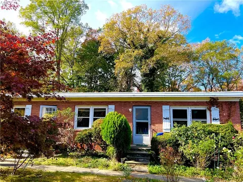 42 Dorothy Hts, Wappinger, NY 12590