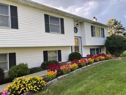 4 Clyde Ct, Staatsburg, NY 12580