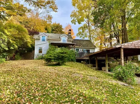 9 County House Rd, Washington, NY 12545