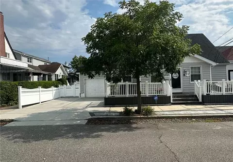 714 W Walnut St, Long Beach, NY 11561