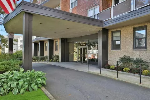 360 Westchester Ave #608, Port Chester, NY 10573