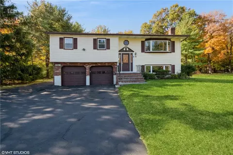 12 Theodore Roosevelt Dr, Orangetown, NY 10913