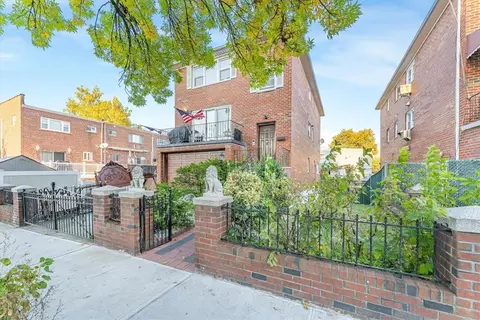 932 Throggmorton Ave, New York, NY 10465