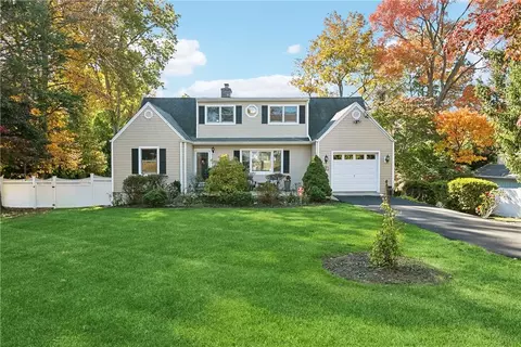 50 Pineridge Rd, Greenburgh, NY 10603