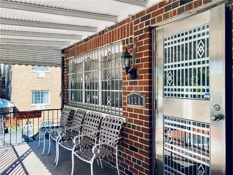 4228 Murdock Ave, New York, NY 10466