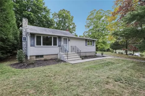 2 Lake Rd, Clarkstown, NY 10956