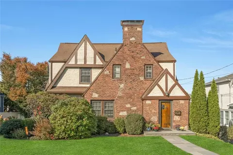 3 Vassar Pl, Scarsdale, NY 10583
