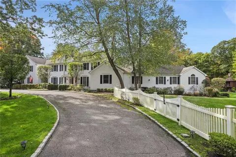 3 Hidden Oak Ln, North Castle, NY 10504