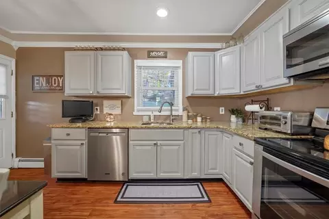 76 Skyline Dr, Woodbury, NY 10930