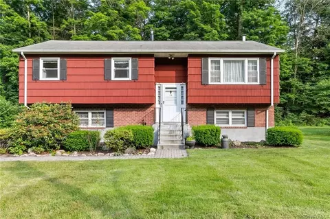 75 Sherwood Rd, Cortlandt, NY 10567