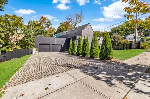 2 Woodland Pl, White Plains, NY 10606