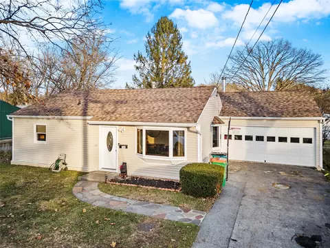 166 Violet Ave, Poughkeepsie, NY 12601