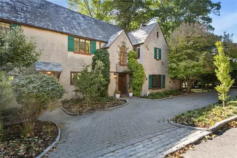 65 N Mountain Dr, Greenburgh, NY 10522