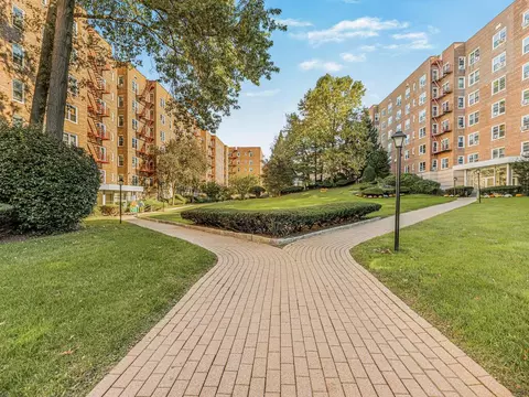 1300 Midland Ave #A22, Yonkers, NY 10704