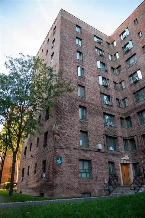 9 Metropolitan Oval #7A, New York, NY 10462