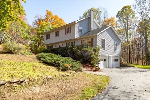4 Straub Dr, La Grange, NY 12569