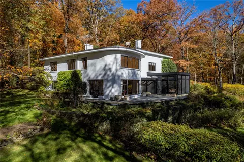 537-539 S Mountain Rd, Clarkstown, NY 10956