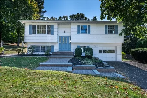 8 State St, Clarkstown, NY 10920