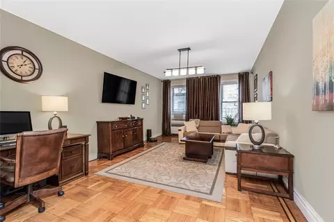 2166 Bronx Park E #2A, New York, NY 10462