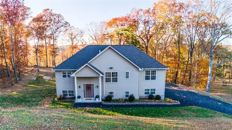135 Myrtle Ave, Mahopac, NY 10541