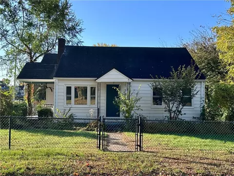 165 Sunset Dr, Port Ewen, NY 12466