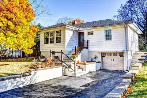 14 Barnett Rd W, Monroe, NY 10950
