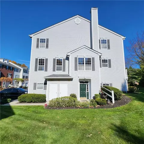 10 Willow Dr, Clarkstown, NY 10954