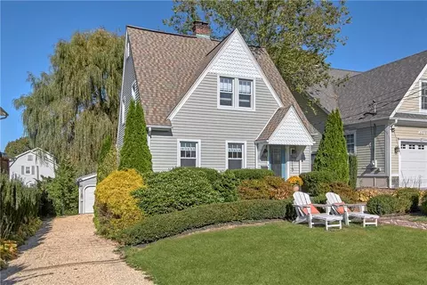 119 St Marks Pl, Mount Kisco, NY 10549
