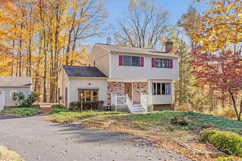 14 Twin Brooks Dr, Chester, NY 10918